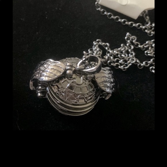 Antique Silver Angel Wings Photo Ball, Locket. Holds 4 photos, New - Picture 2 of 6